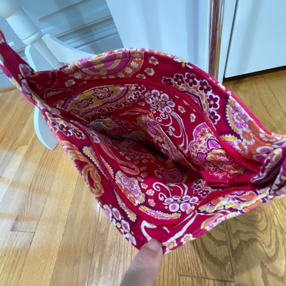 Vera Bradley Quilted Pink and Red Paisley Print Cotton Crossbody Bag - Picture 2 of 4